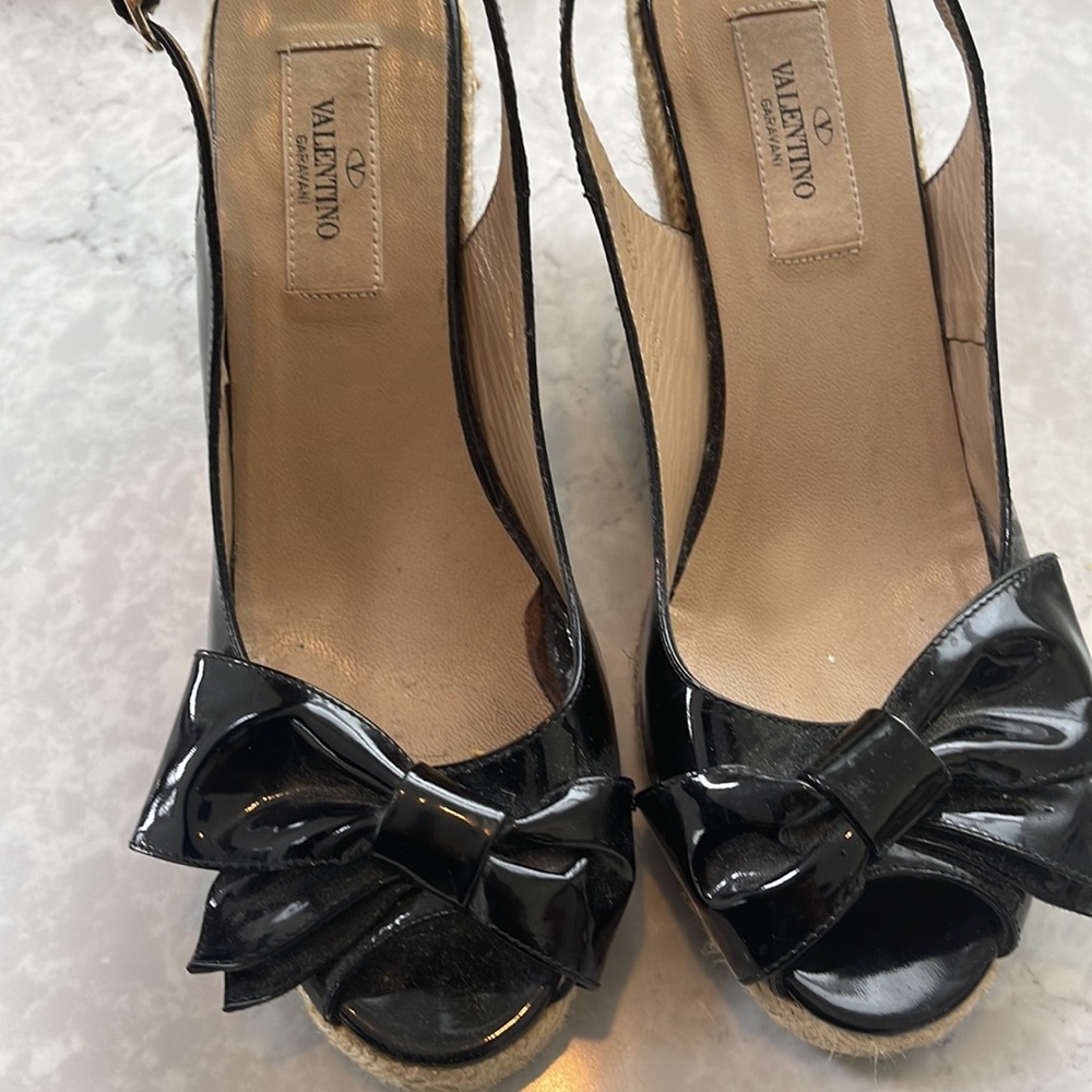 Valentino bow wedge